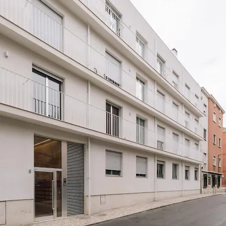 Comporta - 1 Bedroom And Parking In Parque Nacoes Apartment